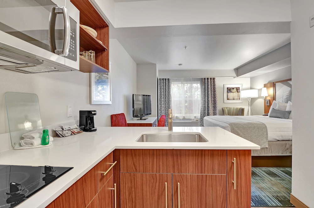 Standard Room, 1 King Bed, Non Smoking, Kitchen (Full Kitchen) - Photo 5