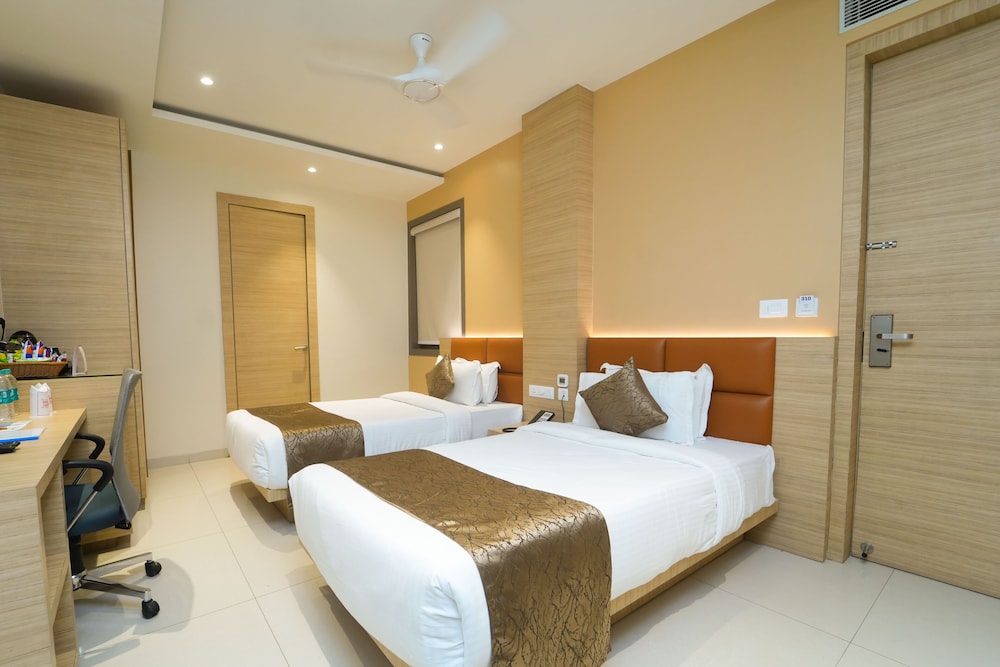 Deluxe Double or Twin Room photo 2