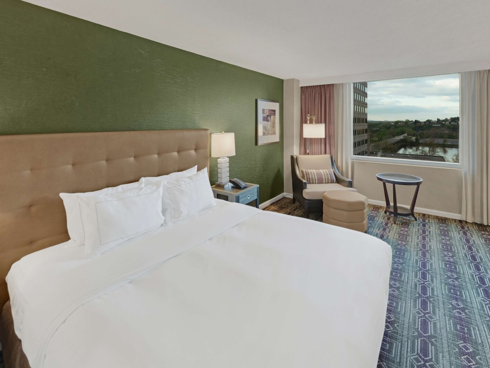 Room, 1 King Bed, City View - Photo 6