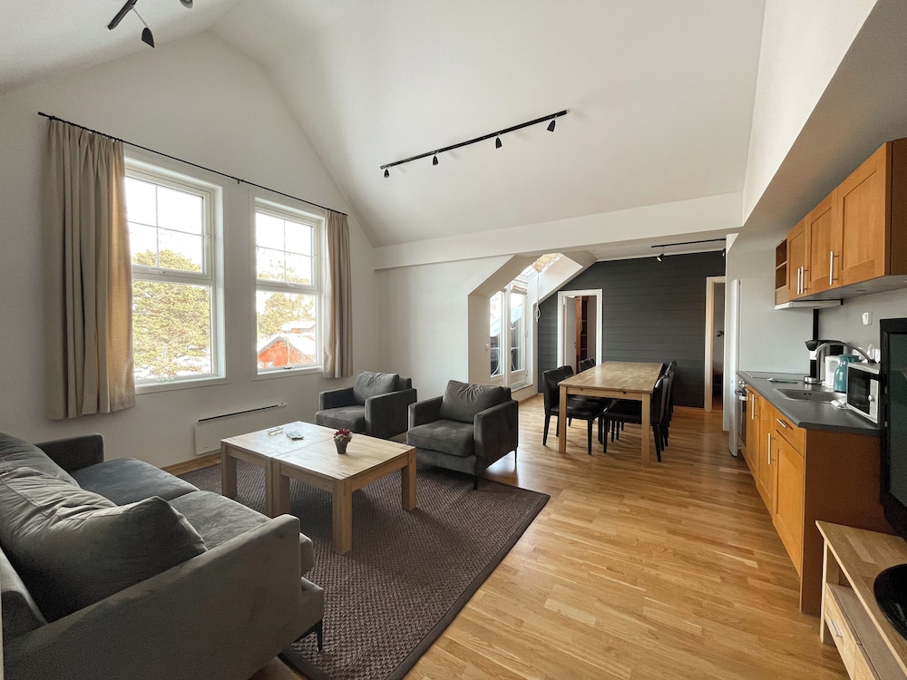 Apartment, 4 Bedrooms, Non Smoking, Mountain View photo 3