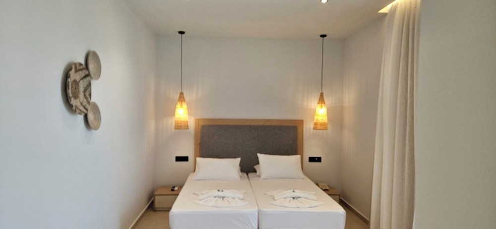 Junior Suite with Outdoor Jetted Tub photo 3