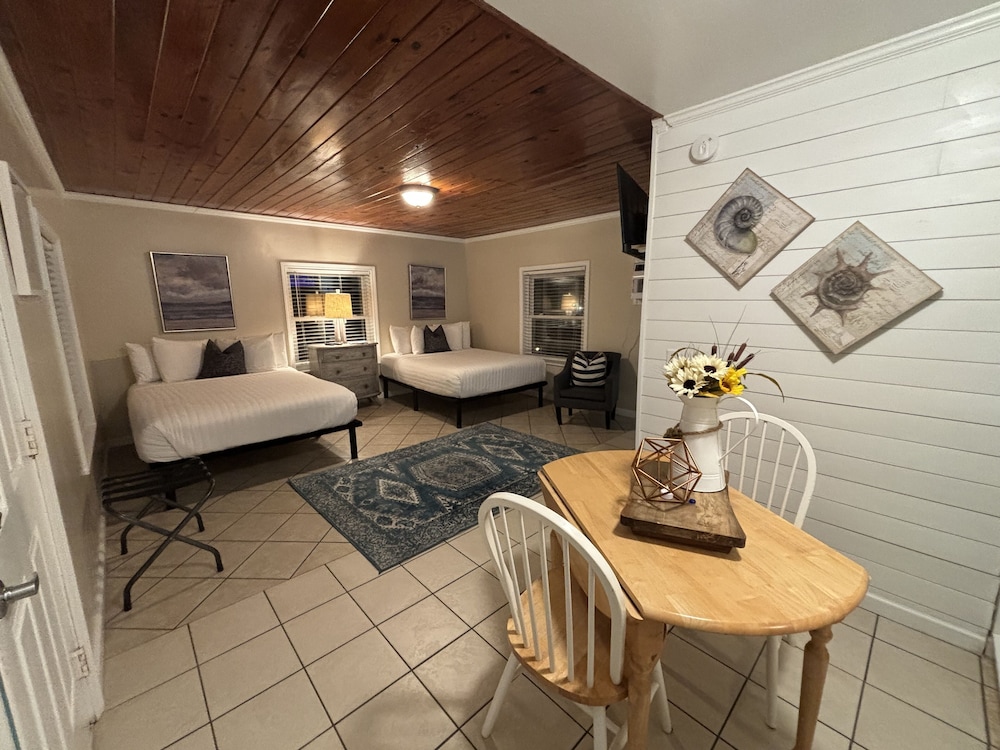 Deluxe Room, 2 Queen Beds, Ocean View photo 1