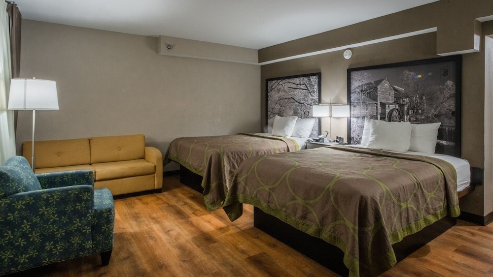 Room, 2 Queen Beds, Non Smoking (Oversized Room) - Photo 3
