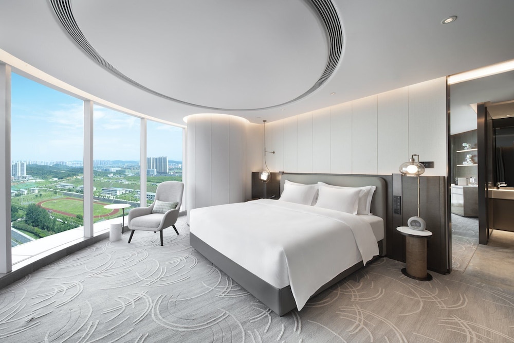 Suite, 1 Bedroom (Dining Area)