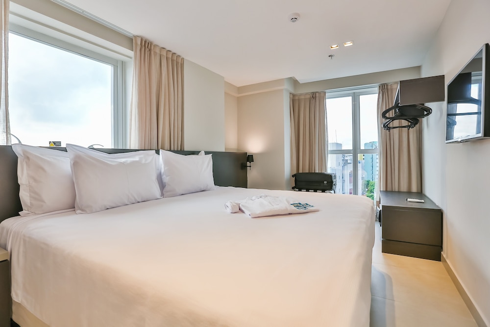 Deluxe Room, 1 King Bed with Sofa bed - Photo 4
