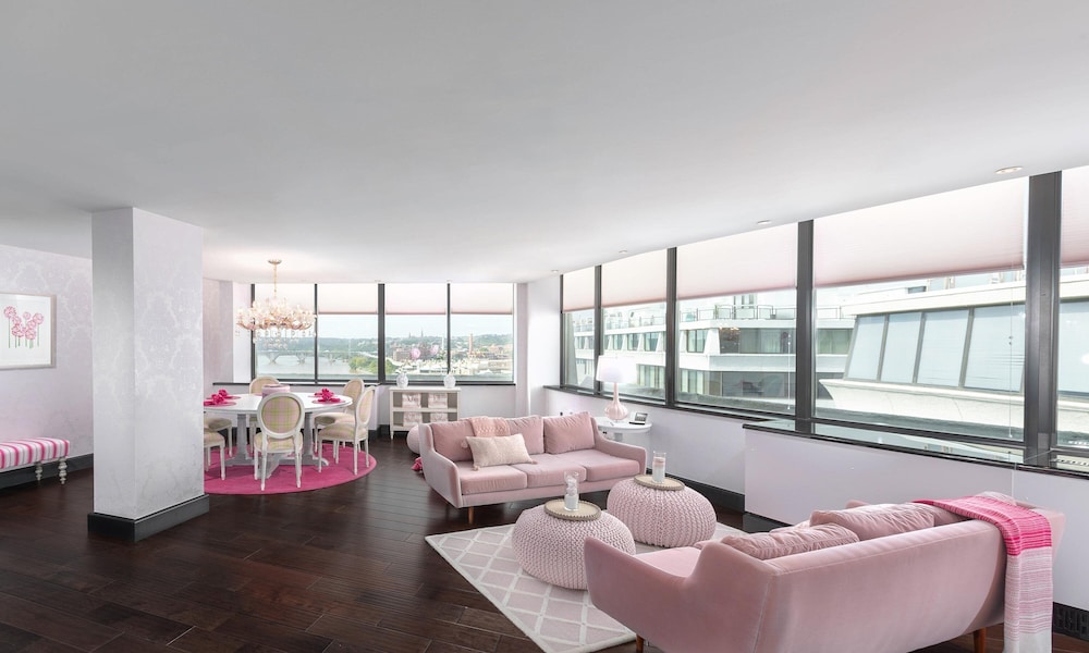 Suite (Rose)