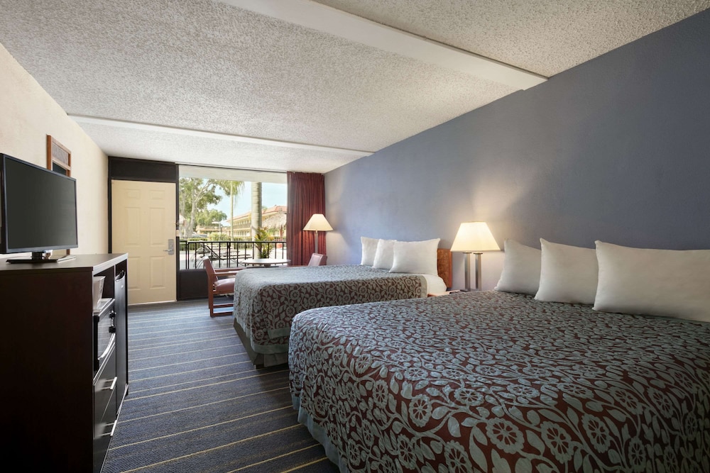 Room, 2 Queen Beds, Non Smoking (Pool Side) - Photo 1