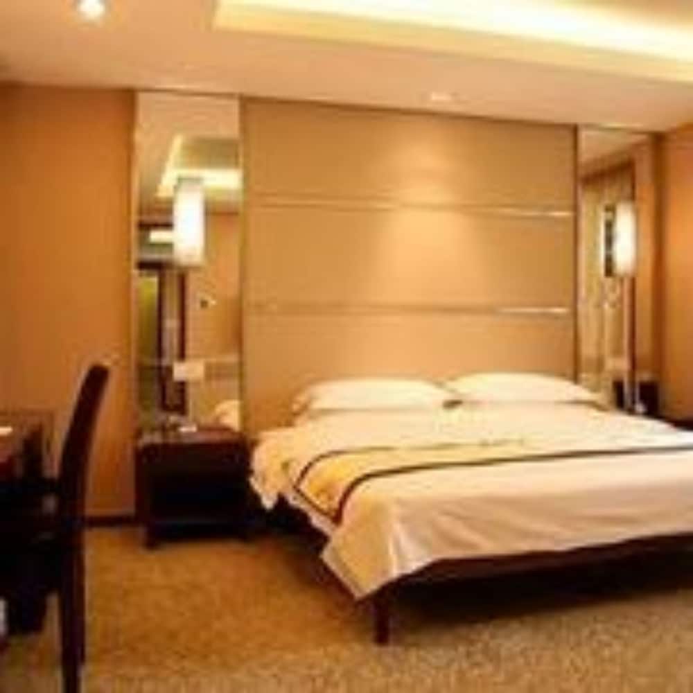 Standard Room, 1 King Bed