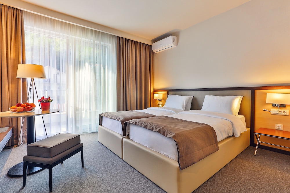 Standard Double or Twin Room - Photo 2