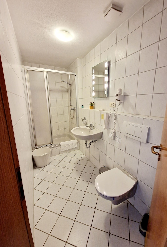 Double Room, Private Bathroom - Photo 7