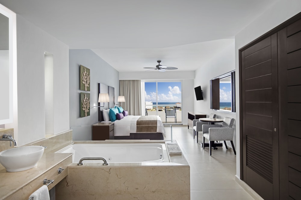 One Bedroom Suite Platinum with Jacuzzi