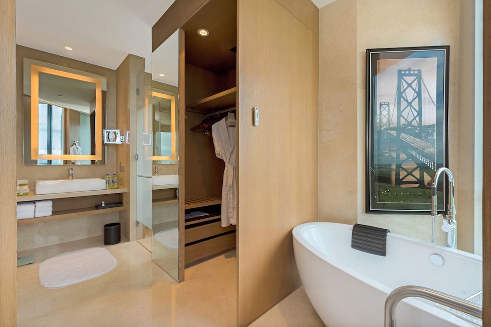 Available room thumbnail 6