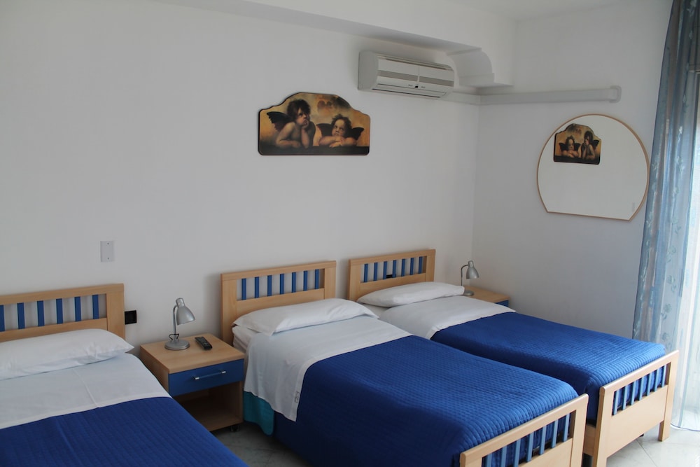 Triple Room, 3 Twin Beds (Breakfast)