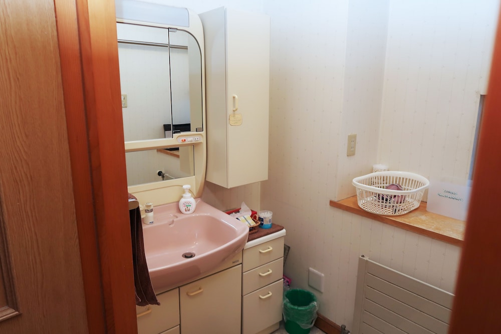 Shared Dormitory, Women only, Shared Bathroom photo 3