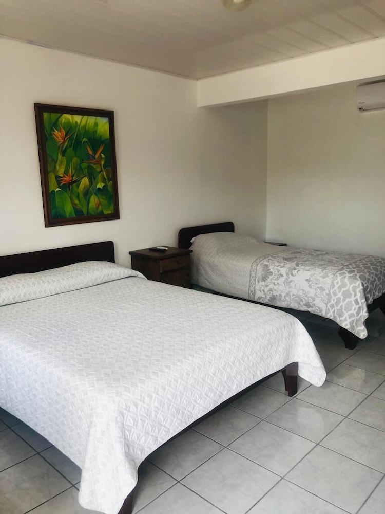 Economy Triple Room photo 1