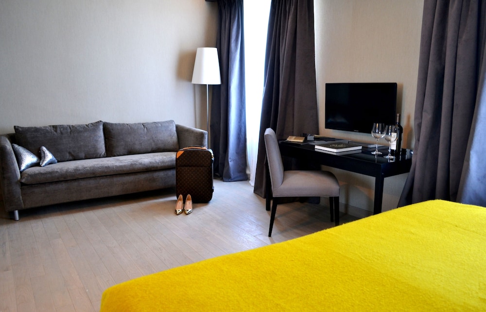 Suite, 1 King Bed, City View photo 3