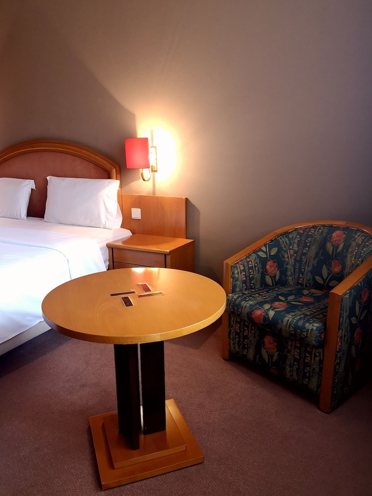 Double Room - Photo 13