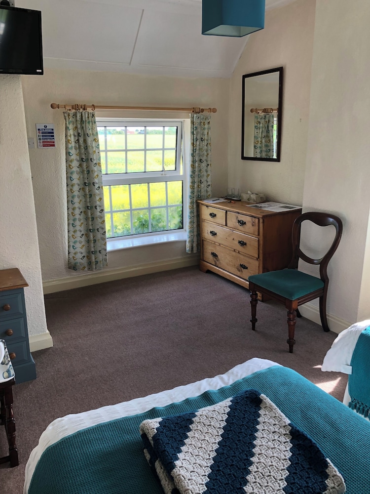 Twin Room, Ensuite photo 3