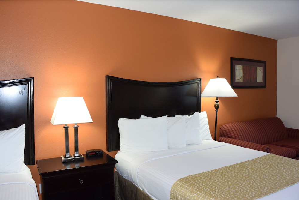 Room, 1 Queen Bed, Non Smoking (Pet-Friendly) - Photo 5