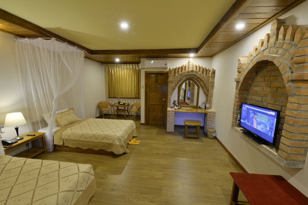 Superior Ground Floor photo 3