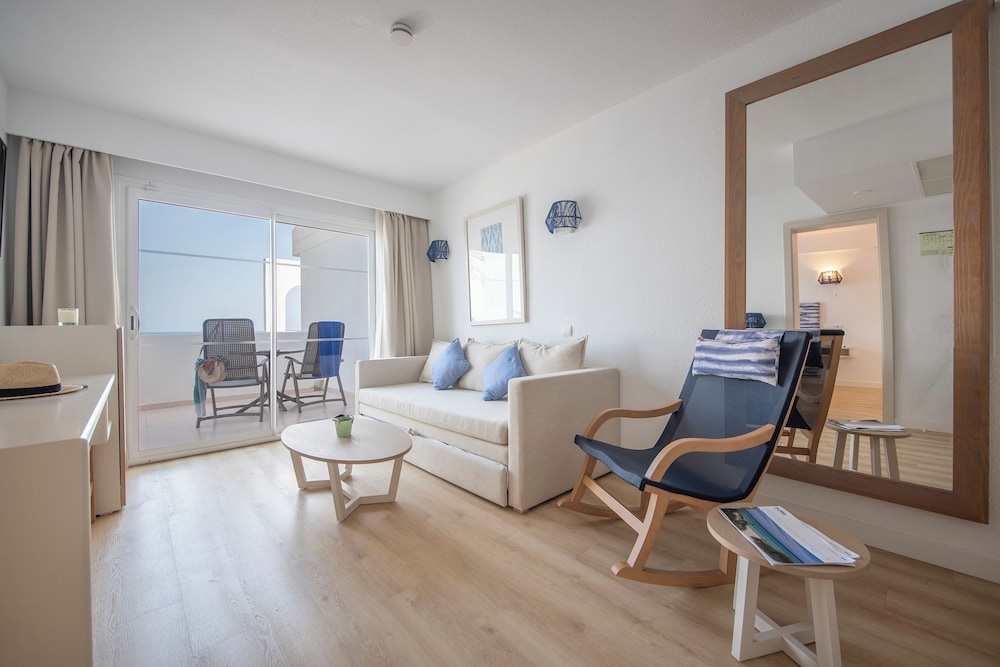 Suite Junior, 1 habitación, Balcón con vista al mar (2 adultos + 2 niños)