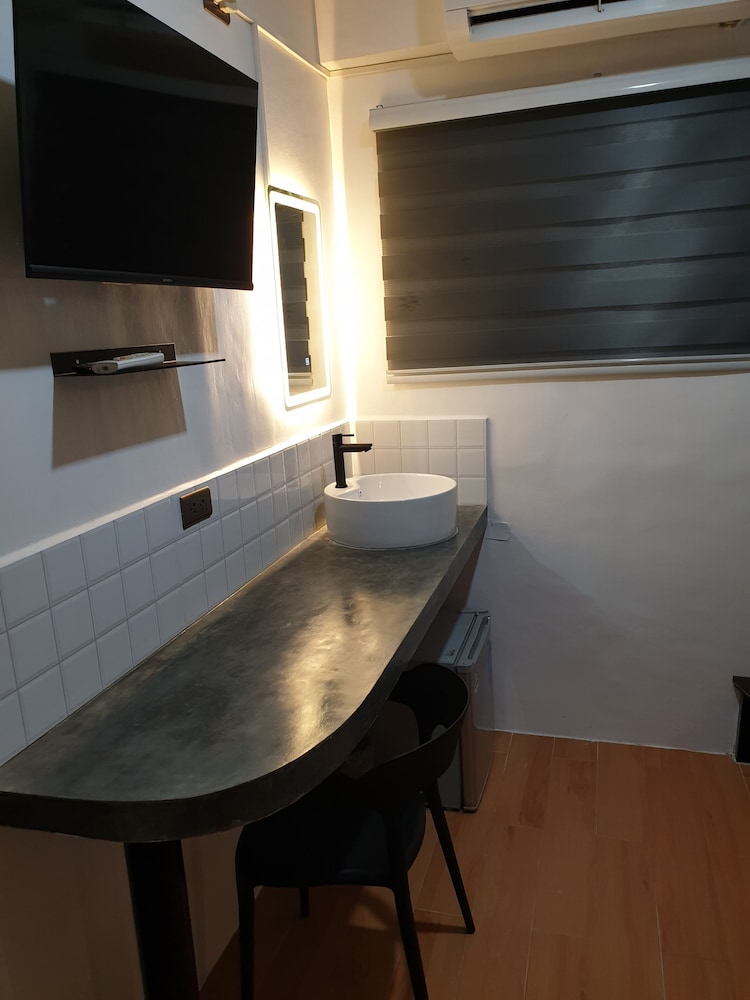 Deluxe Quadruple Room - Photo 6