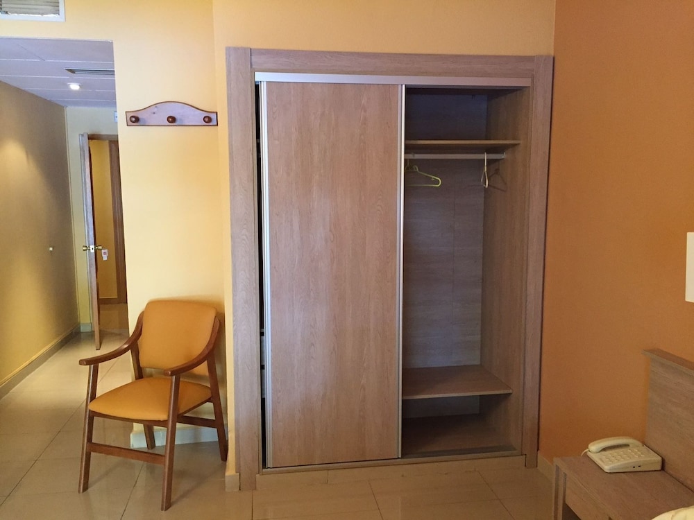 Quadruple Room - Photo 1