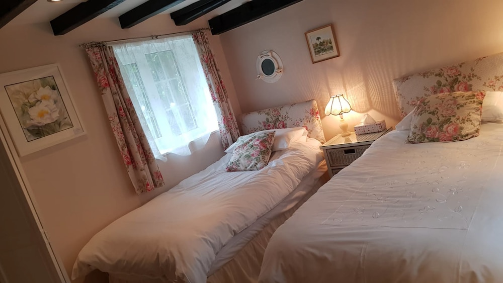 Double or Twin Room, Ensuite, Ground Floor photo 2