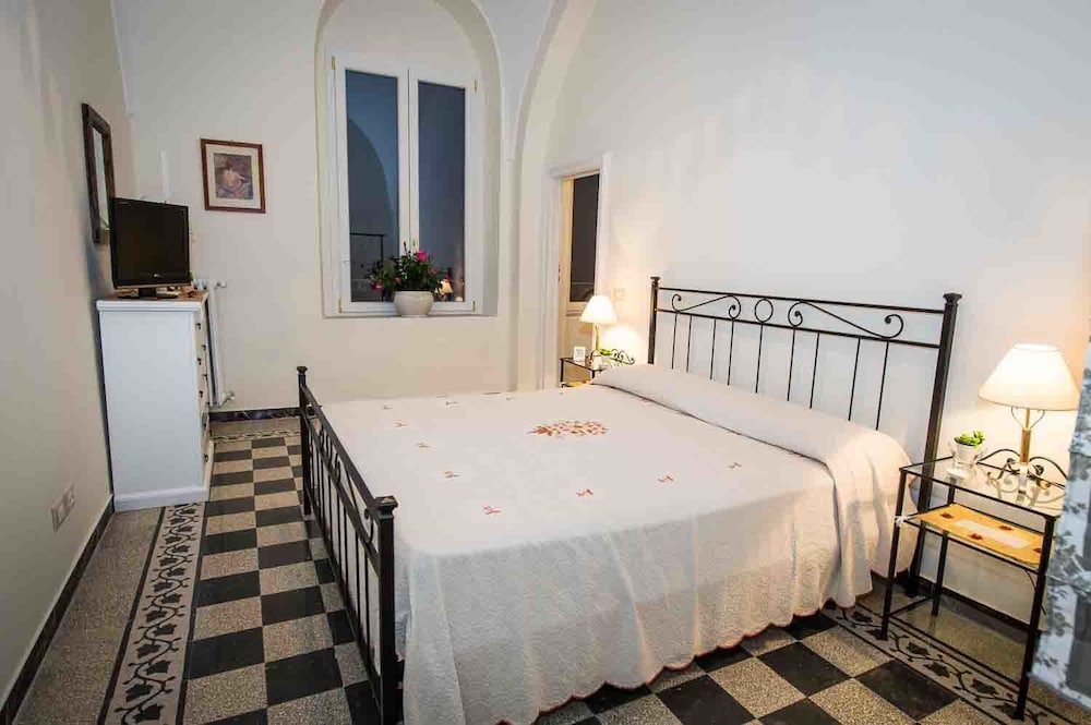 Deluxe Triple Room, 2 Bedrooms, Private Bathroom, Sea Facing photo 2