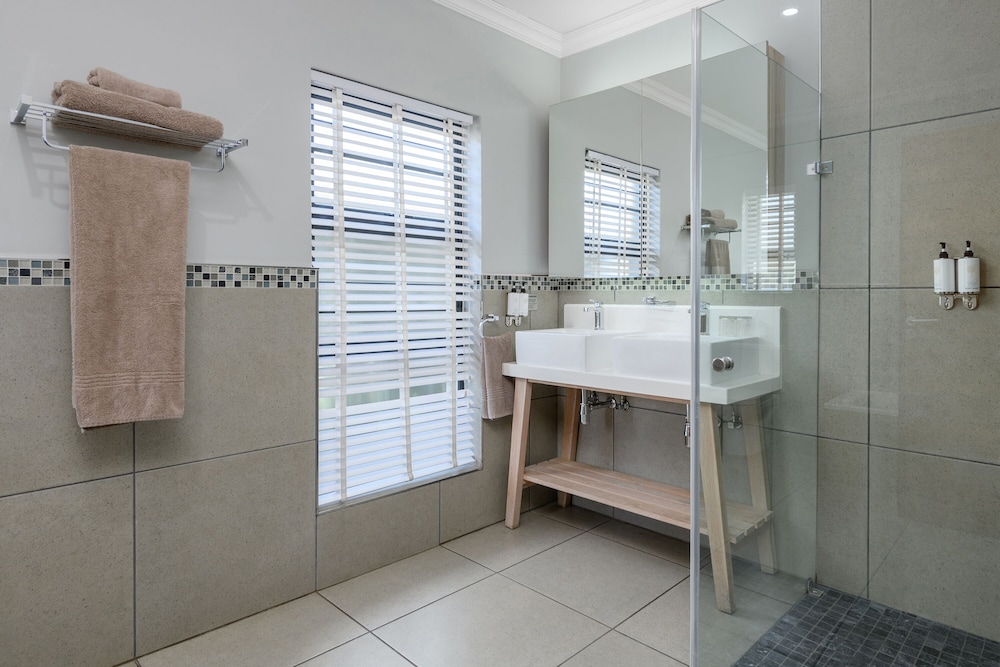 Double Room with Patio Wheelchair Friendly photo 2