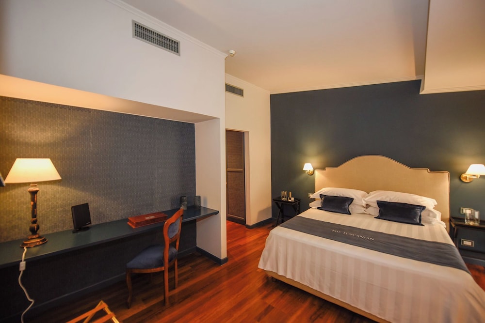 Deluxe Suite - Photo 2