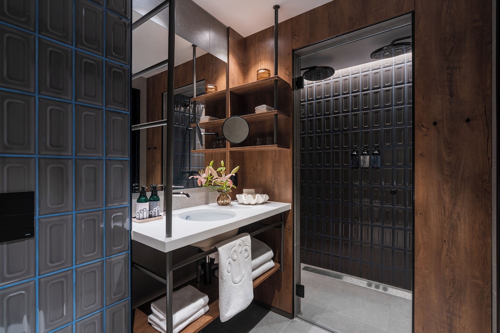 Superior Suite - Photo 4