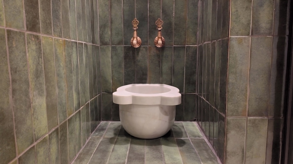 Deluxe Double or Twin Room, Private Bathroom, City View photo 3