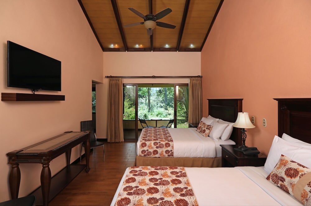 Superior Quadruple Room, 2 Queen Beds photo 1
