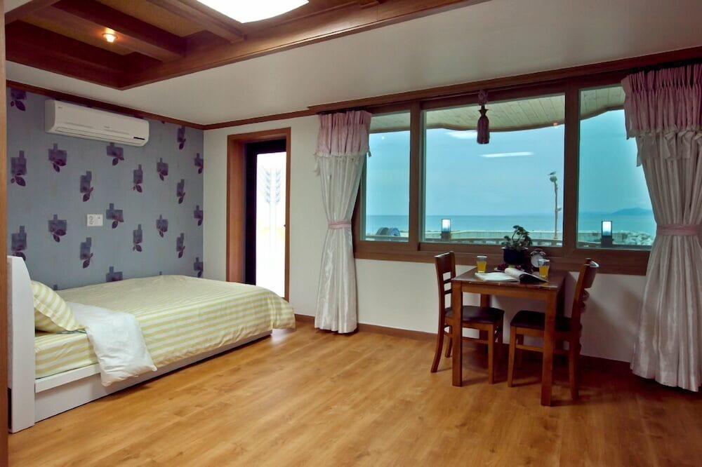 Room (Sanho)