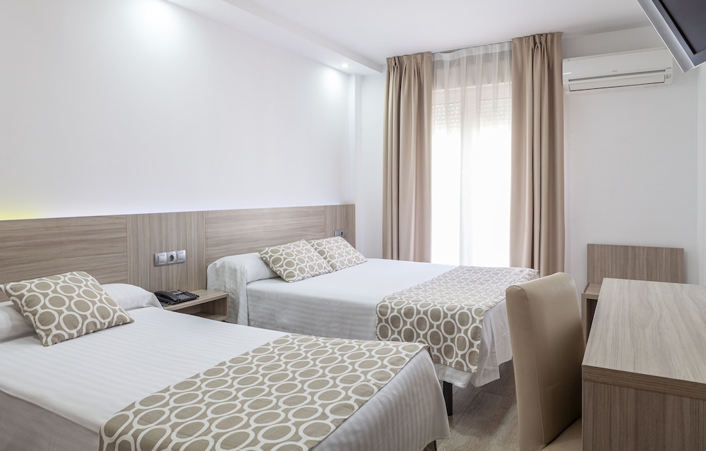 Family Triple Room - Photo 3