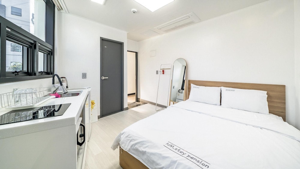 Basic Room, 1 Bedroom (201) - Photo 4