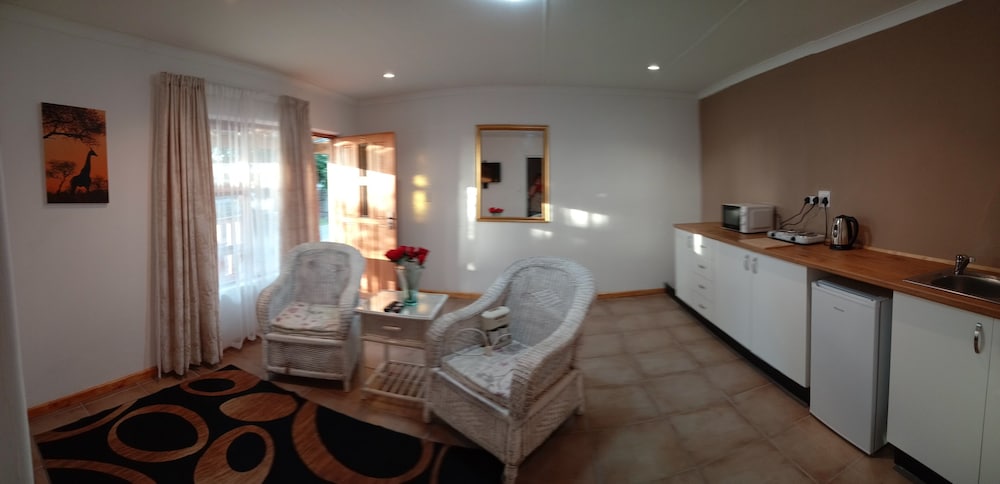 Giraffe suite photo 1