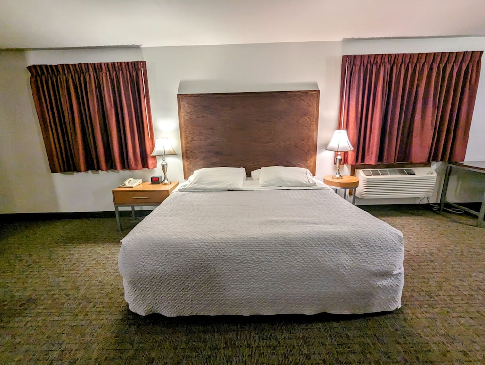 Standard Suite, 1 King Bed - Photo 1
