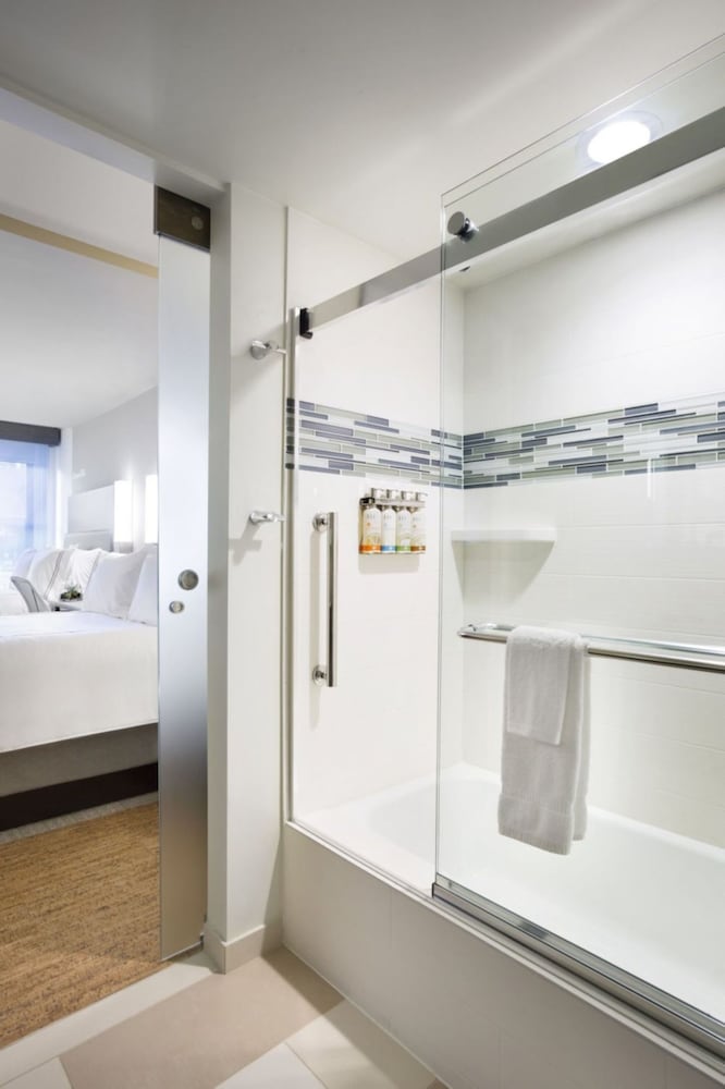 Newly Renovated 2 Dbls Bds Bath Shower Combination - Photo 8