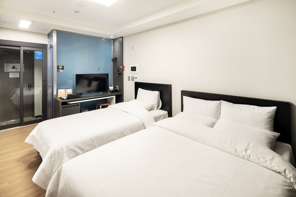 Superior Twin Room, Terrace (Netflix available) - Photo 1