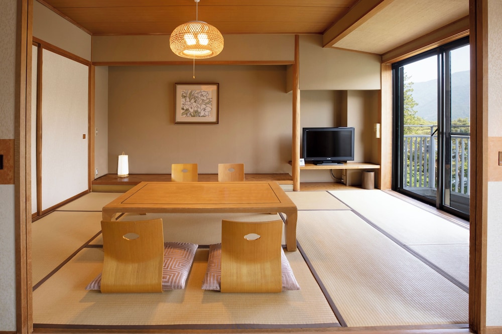 Japanese Western Style Room, Non Smoking, Lake View (East Build.) - Photo 3