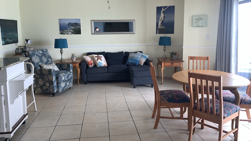 Premier Condo, 1 Bedroom, Balcony, Partial Ocean View