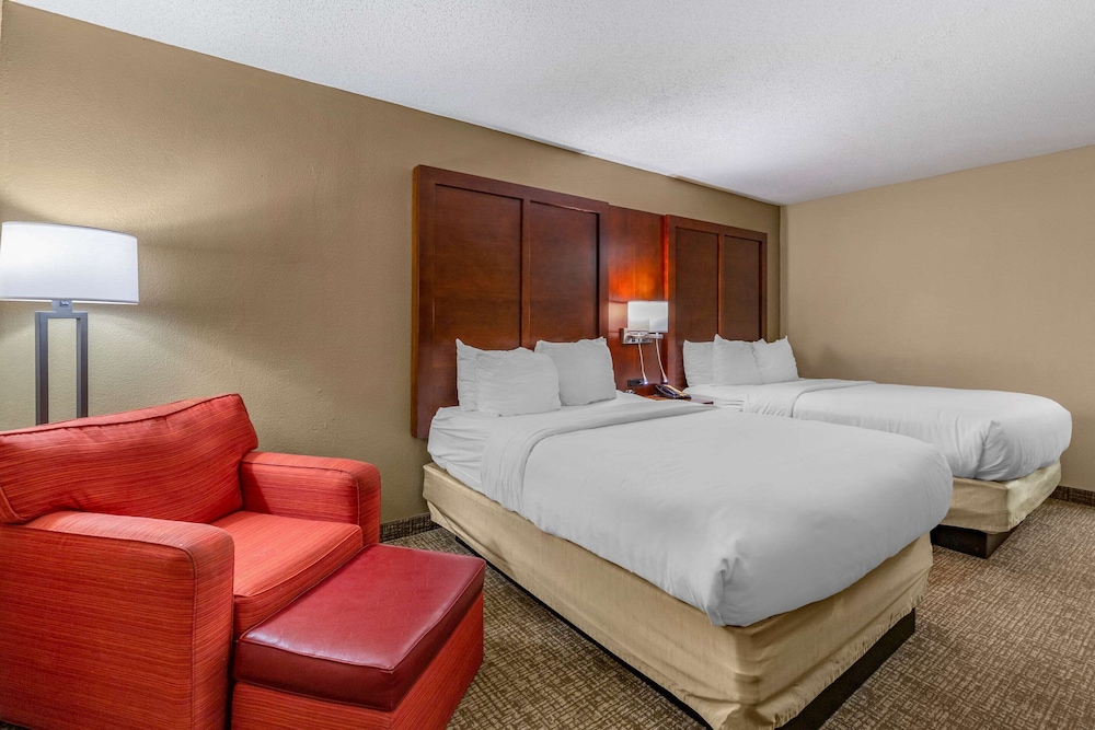 Standard Room, 2 Double Beds - Photo 1
