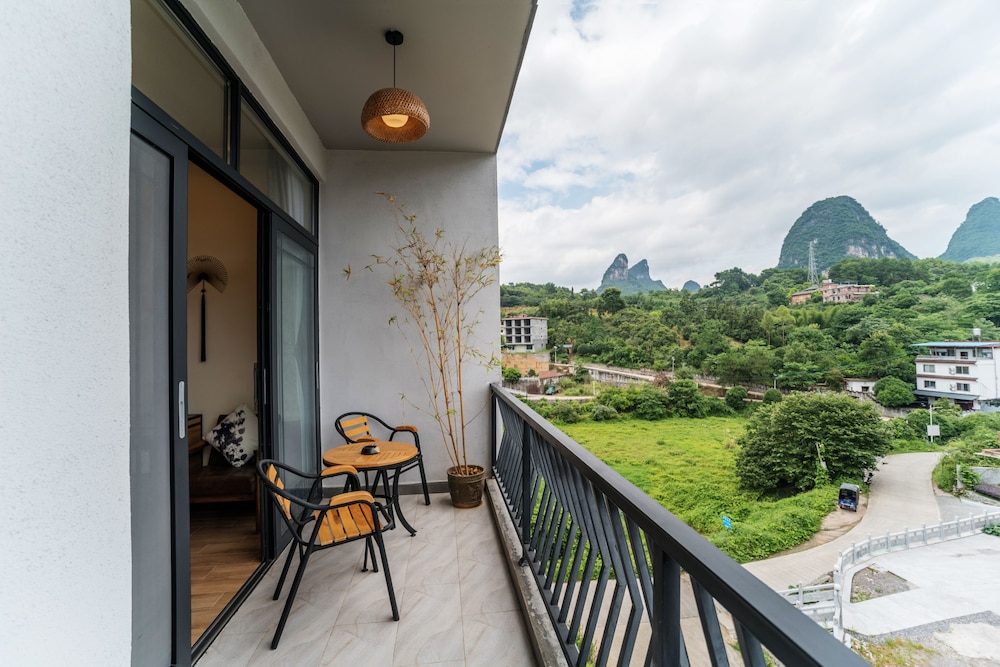 Reopening Promotion - Deluxe Family Suite photo 2