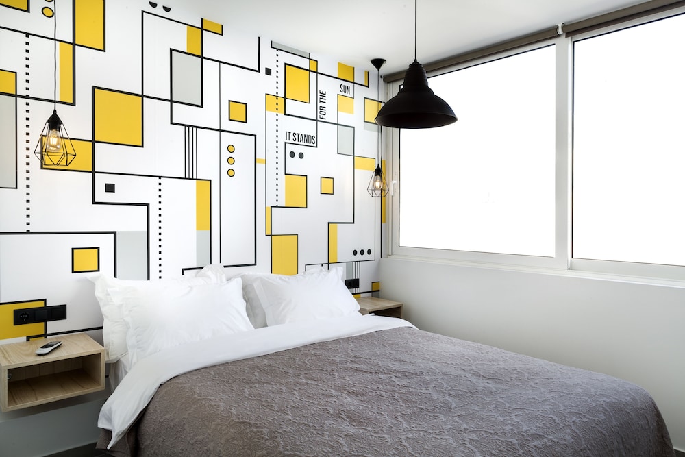Deluxe Quadruple Room (Yellow) photo 1