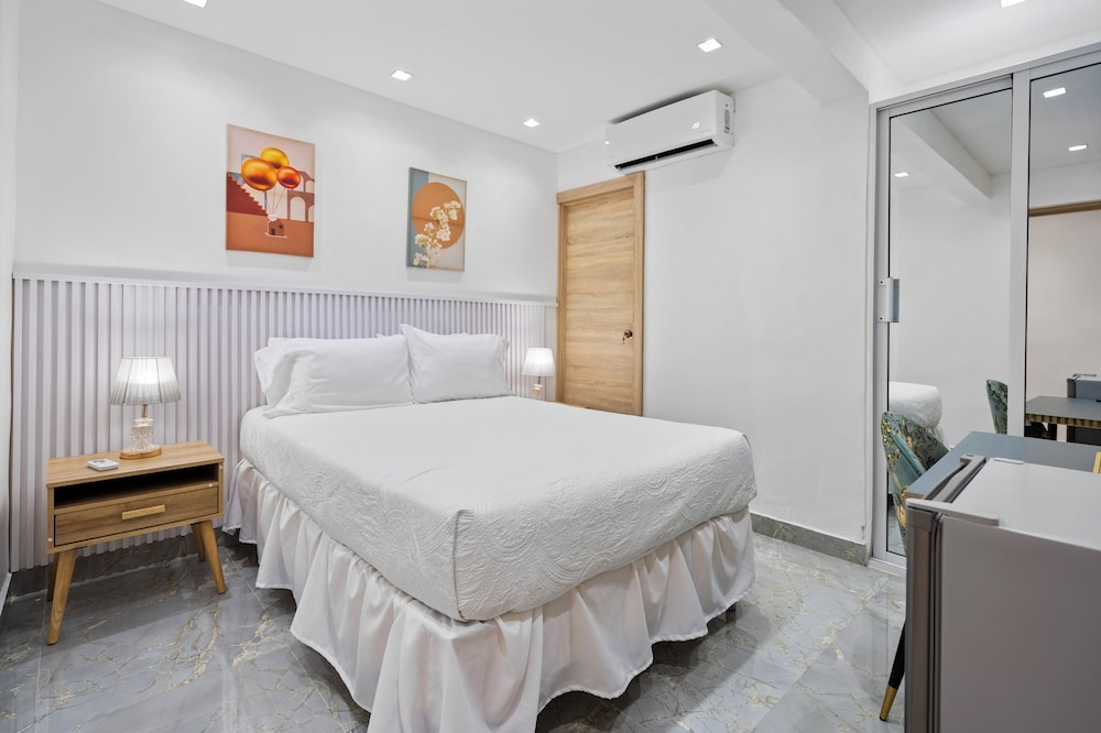 Comfort Room, 1 Queen Bed, Non Smoking, Private Bathroom photo 1