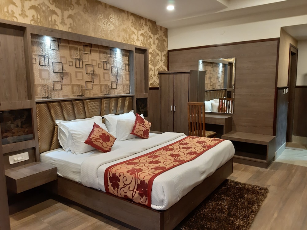 Deluxe Suite, Multiple Beds, Non Smoking, Hill View photo 1