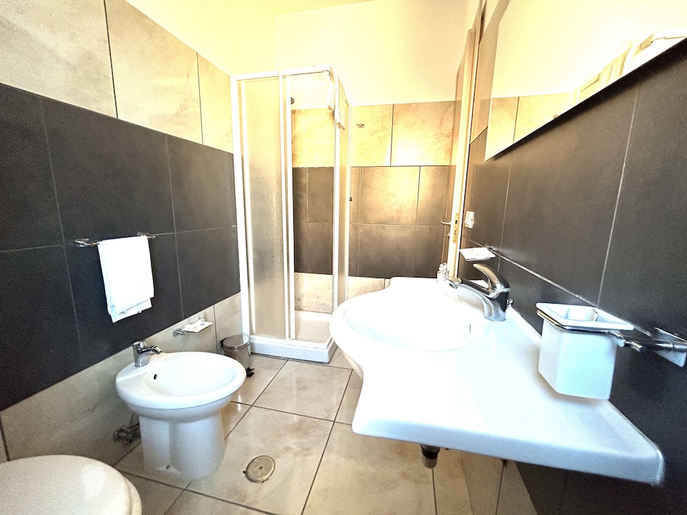 Triple Room - Photo 12