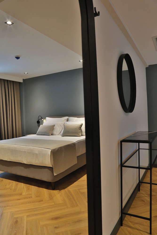Comfort Zimmer – 1 Kingsize-Bett, Stadtblick thumbnail 5